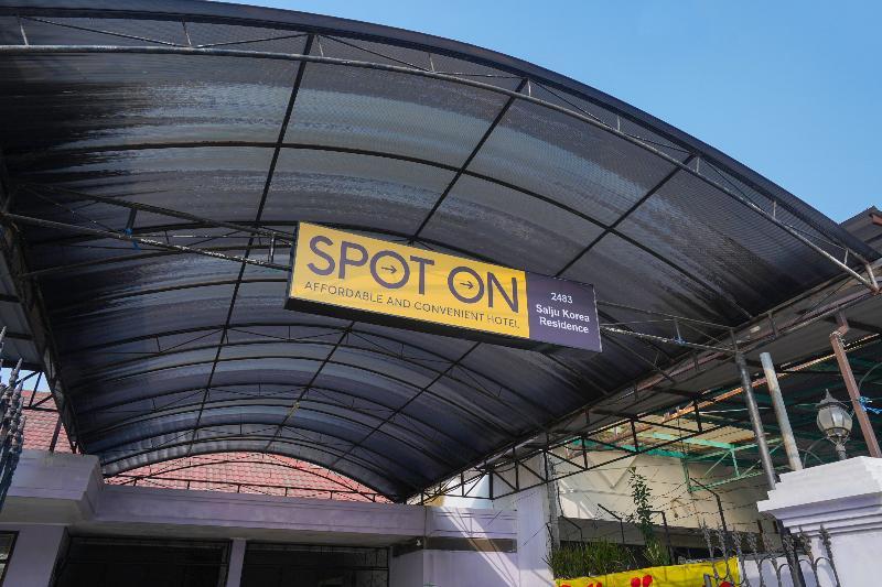 Spot On 2483 Salju Korea Car Wash Hotel Surabaya Exterior photo